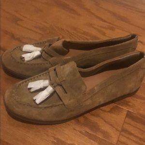 Tommy Hilfiger, Women’s Loafer, NEVER worn.